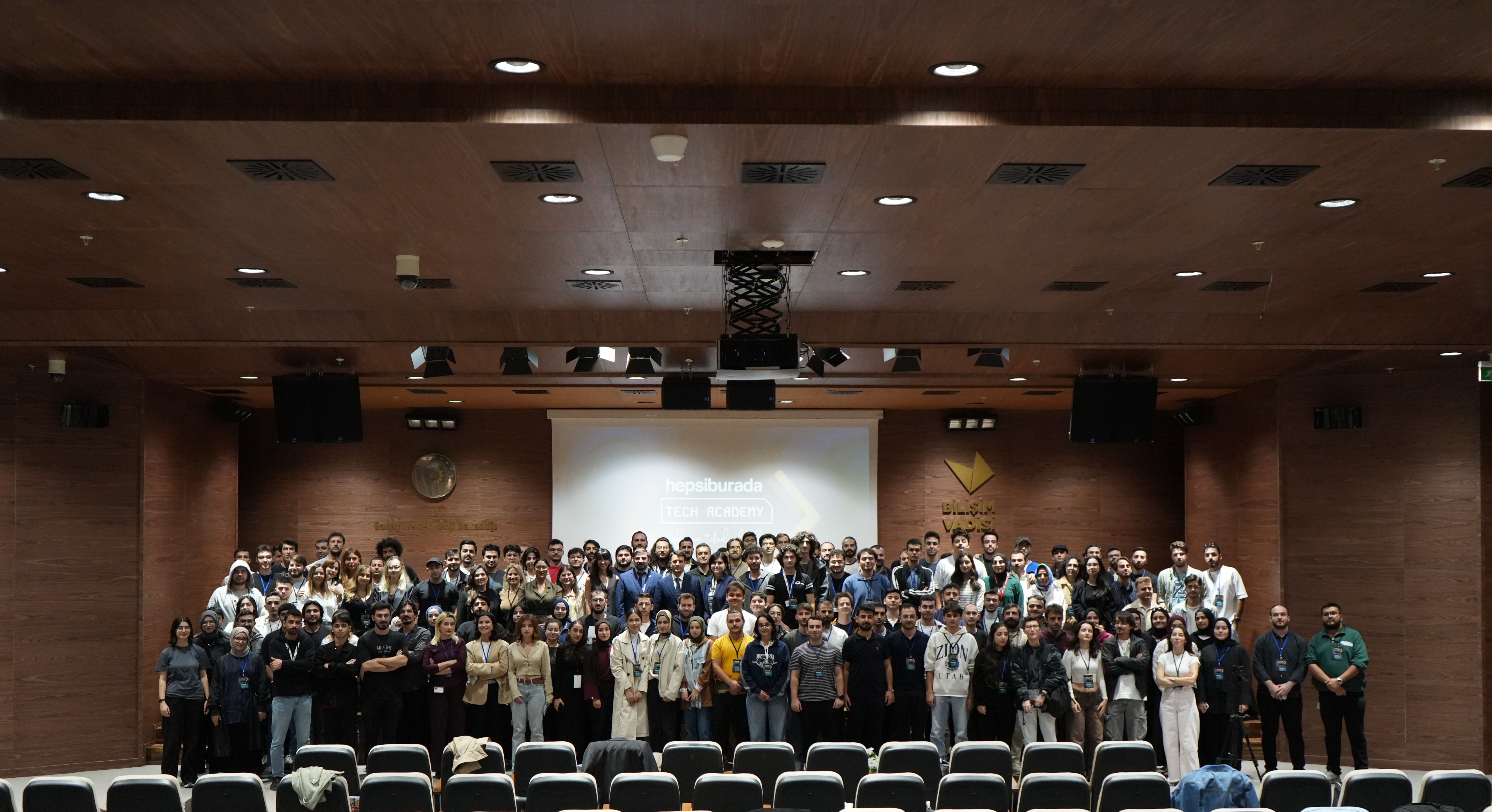 Hepsiburada ve 42 Türkiye İş Birliğiyle Geleceğin Teknoloji Liderlerini Yetiştiren “Hepsiburada Tech Academy” İkinci Dönem Mezunlarını Verdi